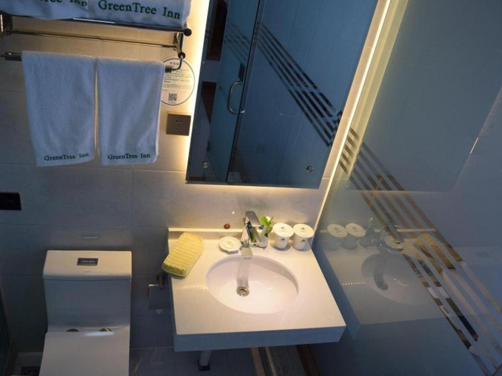 Greentree Inn Zhengzhou Xinzheng City Longhu Town Xiangyun Road Express Hotel Buitenkant foto
